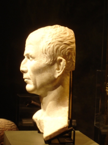Jules César, Arles
